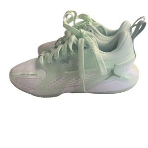 Jordan Heir series abundance basketball show woman size 5.5